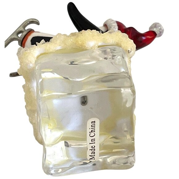 Penguin Skater Christmas Card Photo Memo Holder Santa Hat Snow Ice Cube Iceberg - Picture 5 of 7